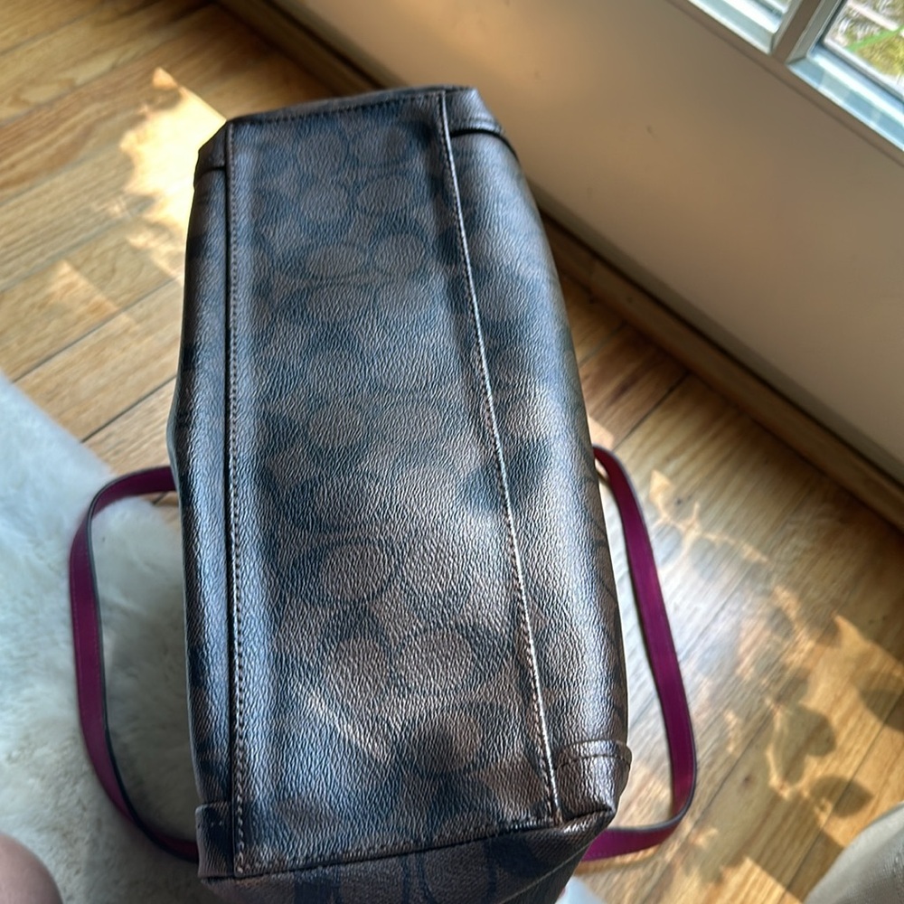 Coach brown shoulder bag with accompanying shoulder/crossbody strap & dust bag - Picture 9 of 12